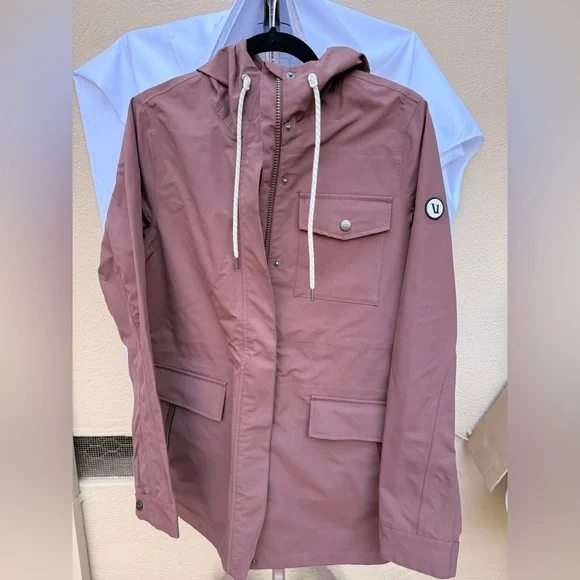 Vuori Women's Palisades Raincoat - Picture 1 of 5